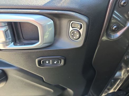 Used 2023 Jeep Gladiator Sport AWD/4WD image 13