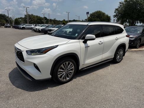 Used 2021 Toyota Highlander Platinum AWD/4WD image 13