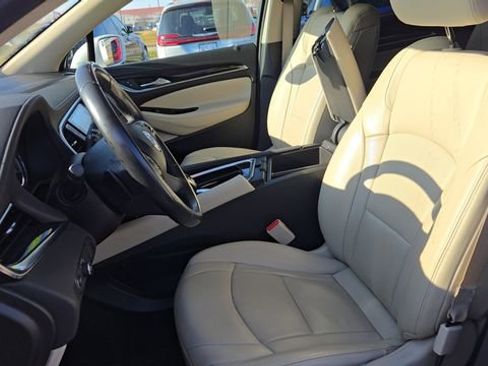 Used 2019 Buick Enclave Essence image 19