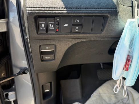 Used 2025 Honda Odyssey Touring image 12