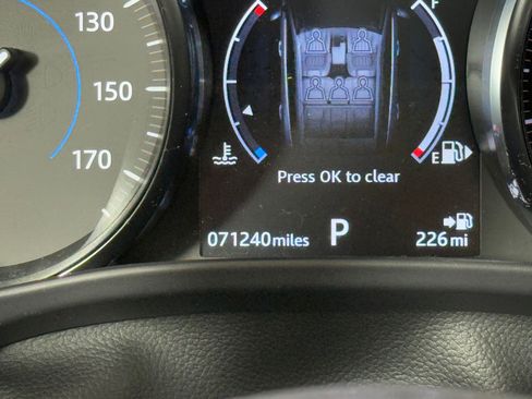 Used 2018 Jaguar F-PACE Prestige image 25