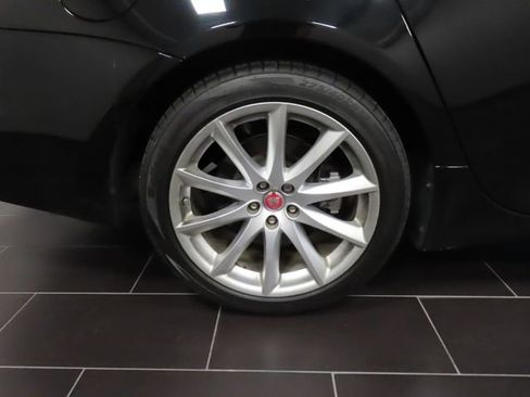 Used 2015 Jaguar XJ image 15