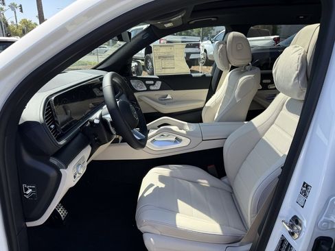 New 2025 Mercedes-Benz GLS 580 4MATIC image 9