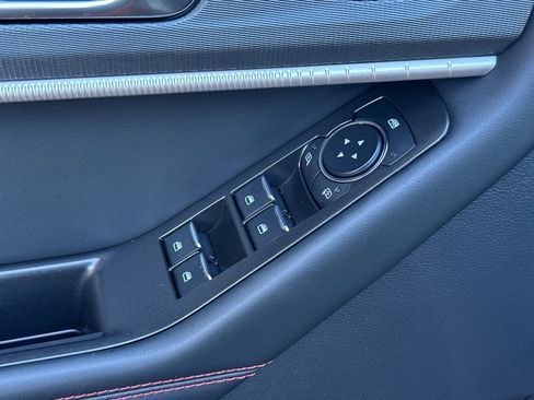 New 2026 Ford Explorer ST-Line w/ ST-Line Street Pack image 11