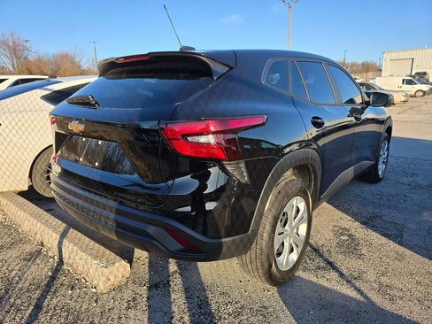 Used 2025 Chevrolet Trax LS w/ Driver Confidence Package image 6