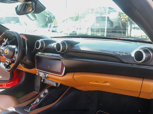 Used 2019 Ferrari Portofino image 37