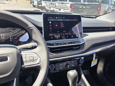New 2026 Jeep Compass Latitude AWD/4WD image 15