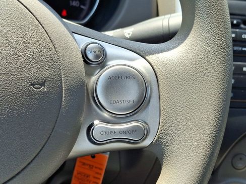 Used 2014 Nissan Versa SV FWD image 21