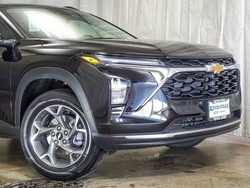 New 2026 Chevrolet Trax LT FWD image 3