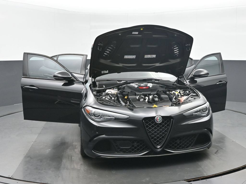Used 2022 Alfa Romeo Giulia Quadrifoglio RWD image 44