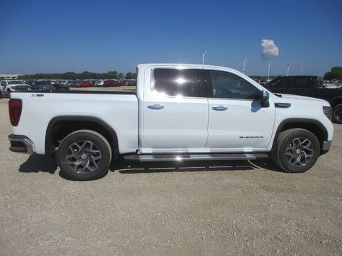 New 2026 GMC Sierra 1500 SLT w/ SLT Premium Plus Package AWD/4WD image 3