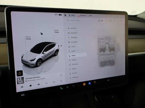 Used 2022 Tesla Model Y Long Range image 32