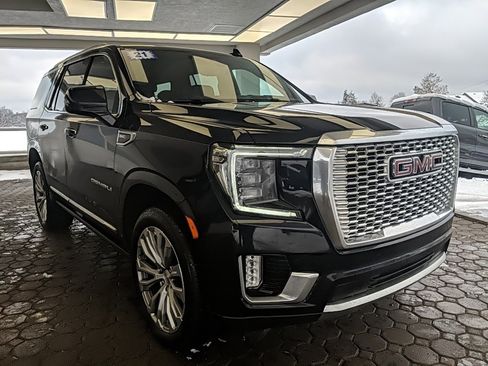 Used 2021 GMC Yukon Denali w/ Denali Premium Package image 3