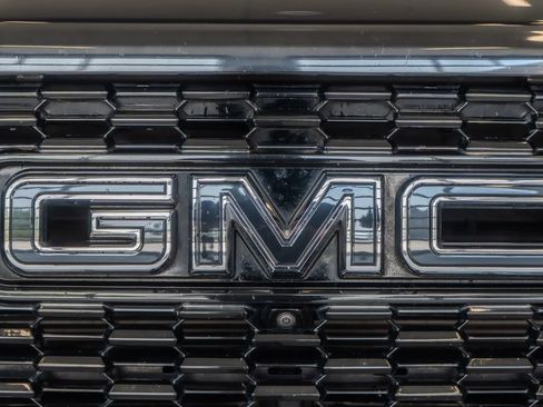 Used 2024 GMC Yukon XL Denali Ultimate AWD/4WD image 5
