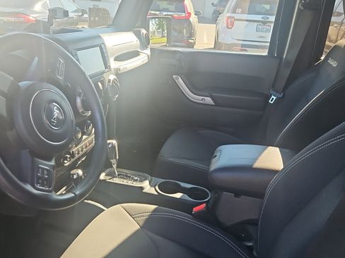 Used 2018 Jeep Wrangler Unlimited Sahara w/ Connectivity Group image 14