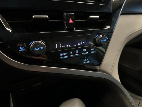 Used 2022 Toyota Camry SE image 13