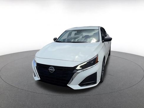Used 2025 Nissan Altima 2.5 SV FWD image 6