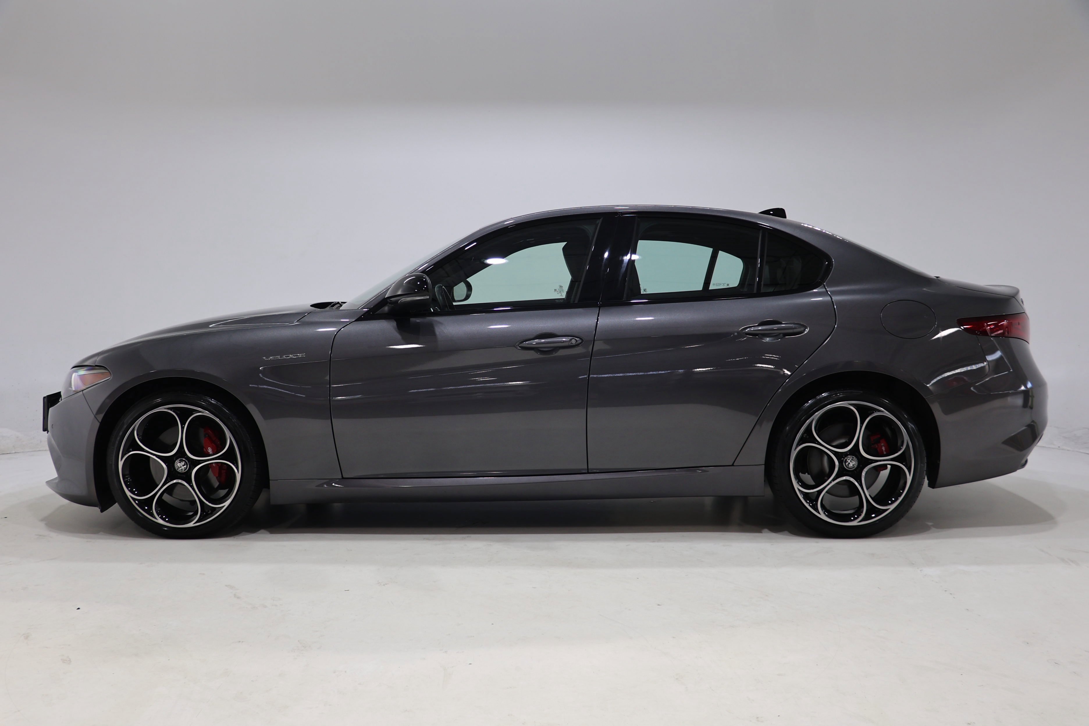 Certified 2023 Alfa Romeo Giulia Veloce AWD/4WD image 4