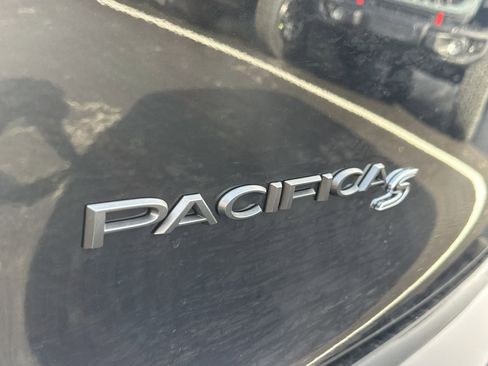 New 2026 Chrysler Pacifica Limited w/ S Appearance Package FWD image 24