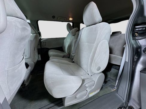 Used 2017 Toyota Sienna LE FWD image 26