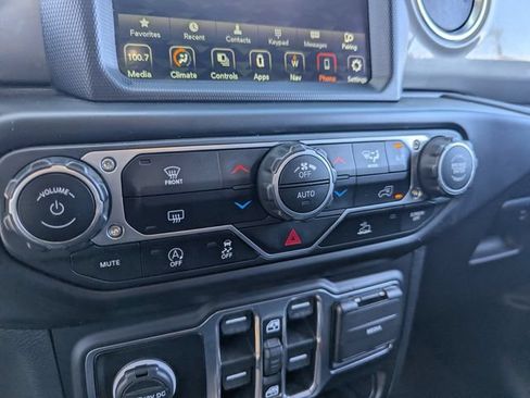 Used 2023 Jeep Gladiator Overland w/ Trailer Tow Package AWD/4WD image 30