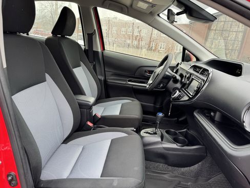 Used 2019 Toyota Prius C image 35