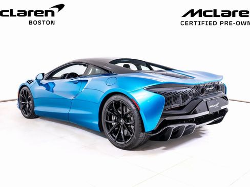 Used 2024 McLaren Artura RWD image 3