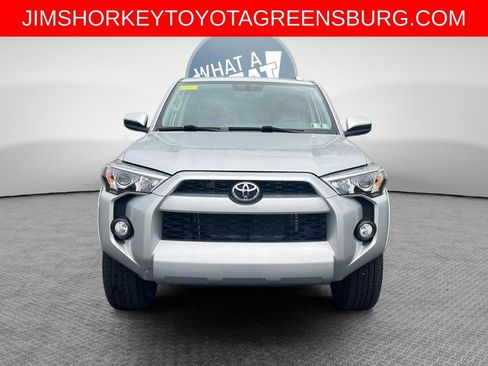 Used 2018 Toyota 4Runner SR5 AWD/4WD image 9