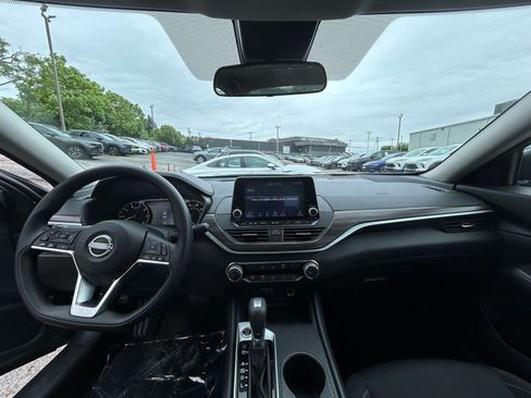Used 2025 Nissan Altima 2.5 SV FWD image 28