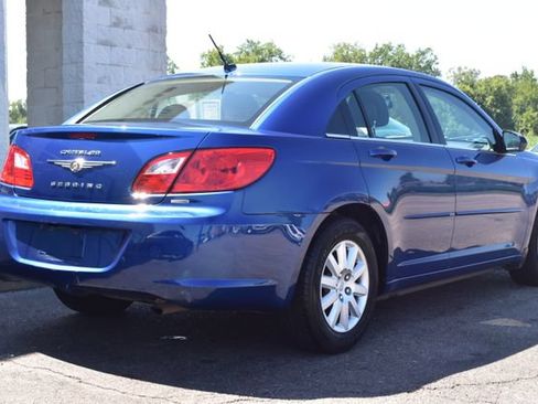 Used 2010 Chrysler Sebring Touring FWD image 13