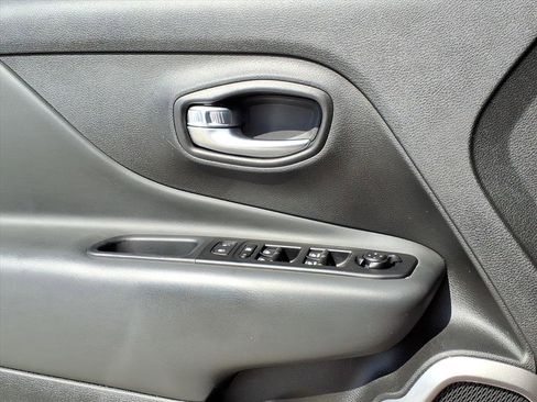 Used 2022 Jeep Renegade Latitude w/ Sun/Sound Group image 26