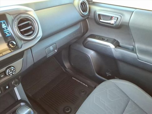 Used 2019 Toyota Tacoma TRD Off-Road image 35