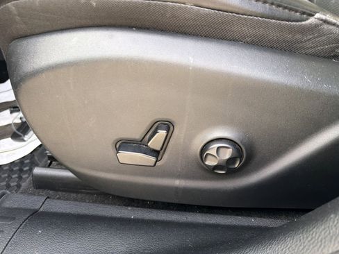 Certified 2020 Jeep Cherokee Latitude Plus w/ Cold Weather Group image 19