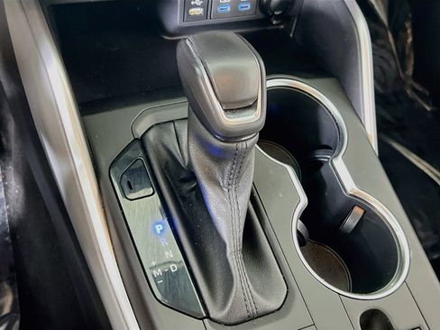 Used 2022 Toyota Highlander XLE image 16