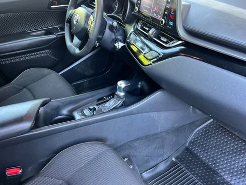 Used 2019 Toyota C-HR LE FWD image 16