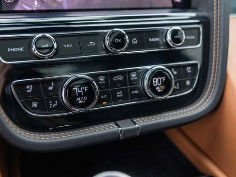 Certified 2024 Bentley Bentayga AWD/4WD image 36