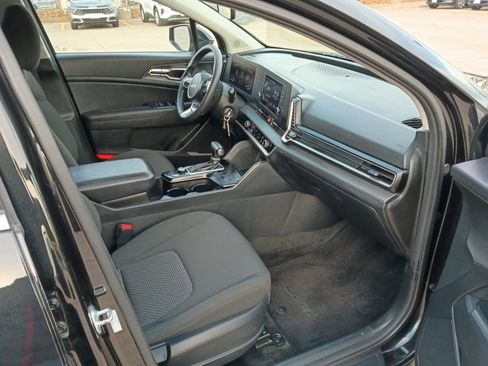 Used 2024 Kia Sportage LX image 8