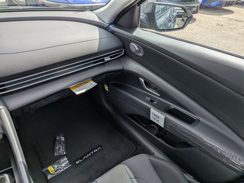 New 2026 Hyundai Elantra SE FWD image 17