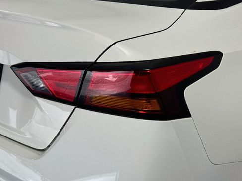 Used 2025 Nissan Altima 2.5 SV FWD image 34