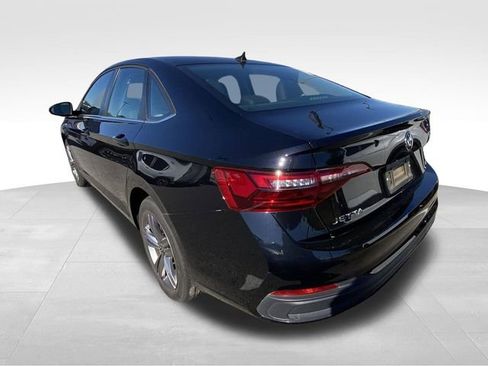 Used 2023 Volkswagen Jetta SE w/ Panoramic Sunroof Package FWD image 9