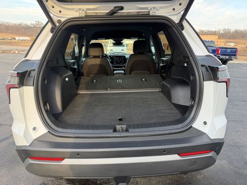 Used 2025 Chevrolet Equinox LT w/ Convenience Package II image 34