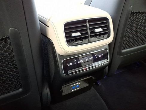 Used 2025 Mercedes-Benz GLE 53 AMG 4MATIC image 19