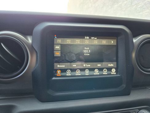 Used 2022 Jeep Wrangler Sport AWD/4WD image 25