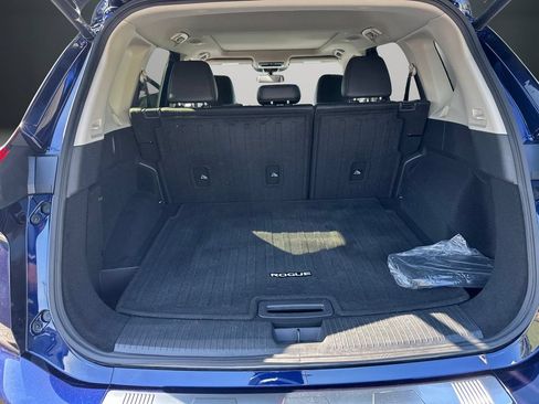 Used 2025 Nissan Rogue SV w/ SV Premium Package FWD image 12