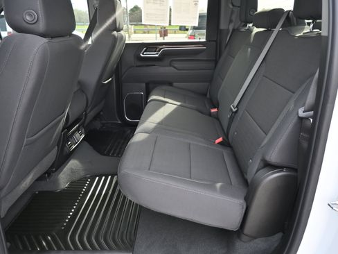 Used 2025 Chevrolet Silverado 2500 LT w/ Convenience Package image 34