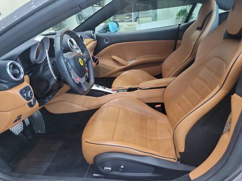 Used 2017 Ferrari California T RWD image 34