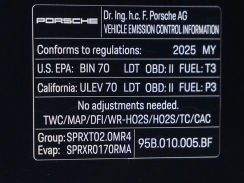Certified 2025 Porsche Macan AWD/4WD image 37