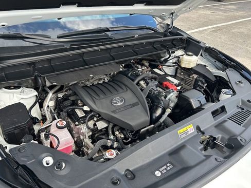 Used 2023 Toyota Highlander L image 17