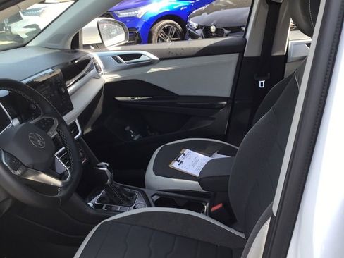 Used 2025 Volkswagen Taos SE image 8