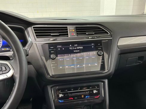 Used 2024 Volkswagen Tiguan SE w/ Panoramic Sunroof Package image 13